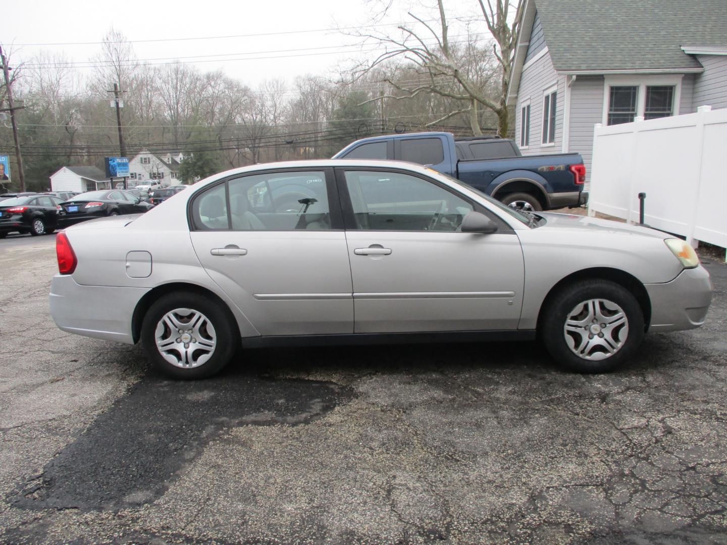 2007 SILVER Chevrolet Malibu (1G1ZS58F27F) , AUTOMATIC transmission, located at 540a Delsea Drive, Sewell, NJ, 08080, (856) 589-6888, 39.752560, -75.111206 - Photo#6